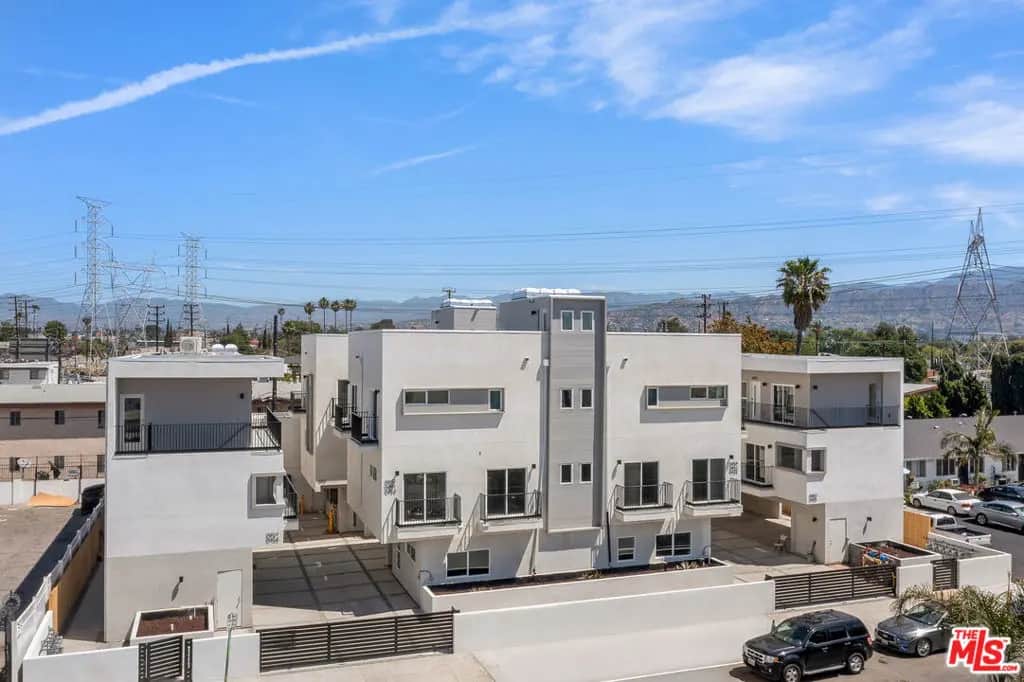 10959 Calvert 1/2, North Hollywood, CA — listing photo 1
