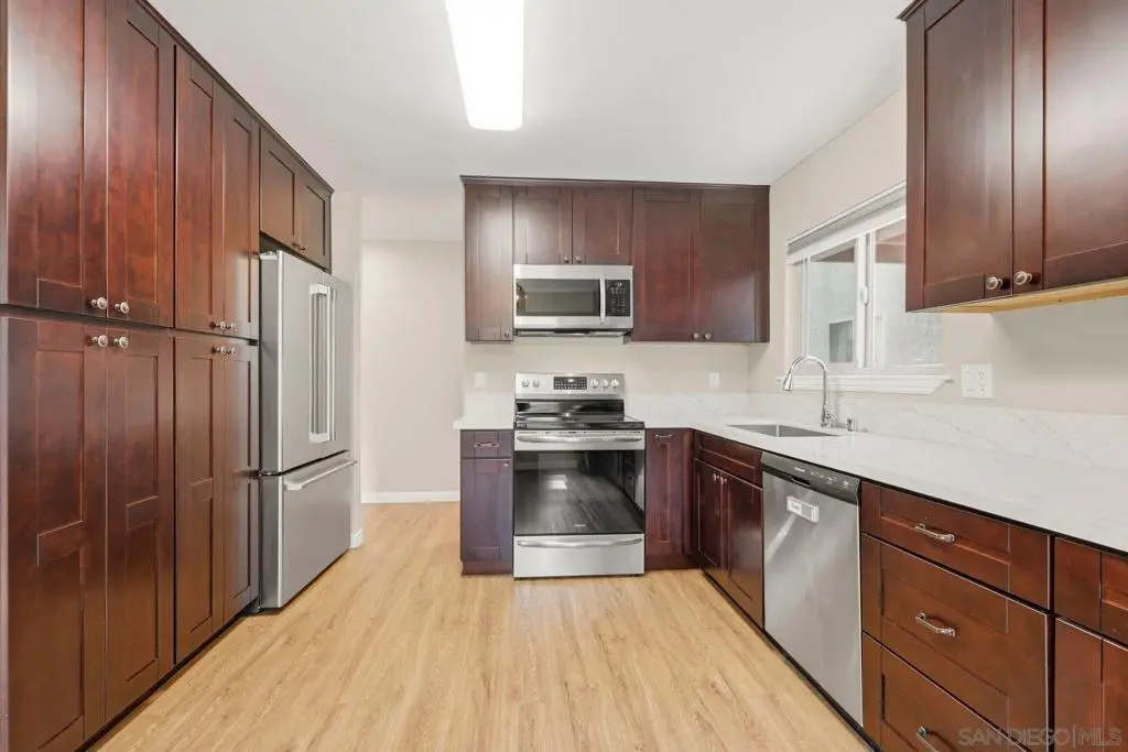 5513 Adobe Falls Rd 5, San Diego, CA — listing photo 1