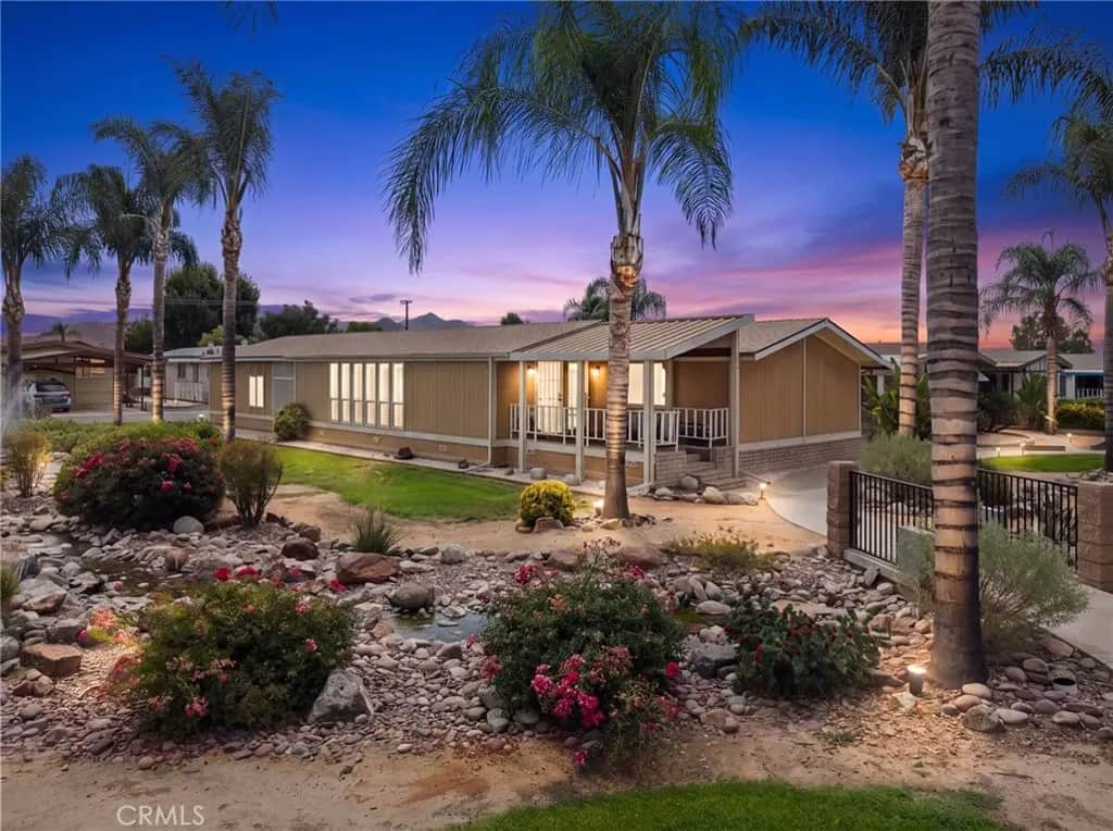 1371 Bishop, Hemet, CA — listing photo 1