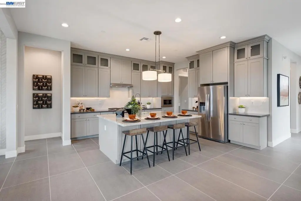 1288 Parkcrest Circle, Manteca, CA — listing photo 1