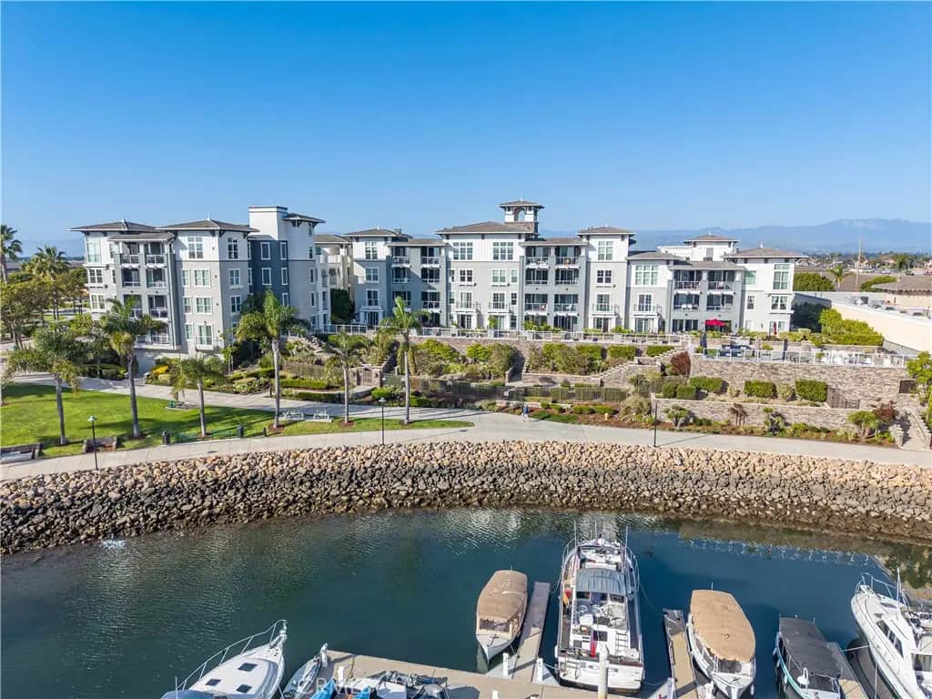 4060 Tradewinds Drive, Oxnard, CA — listing photo 1