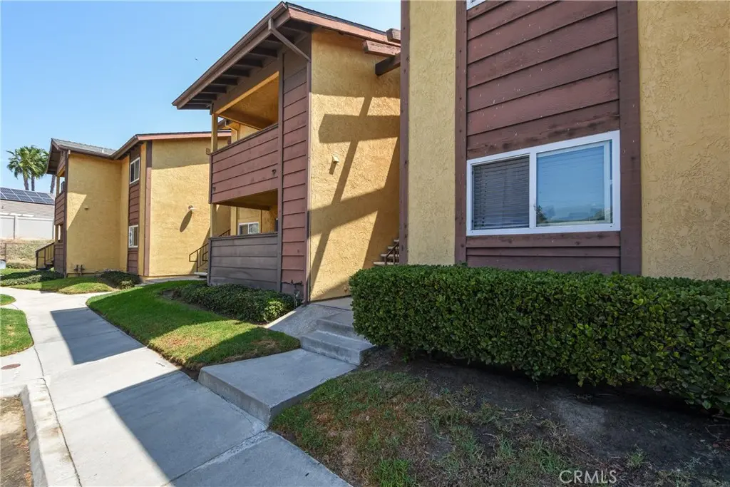 530 Calle Montecito, Oceanside, CA — listing photo 1