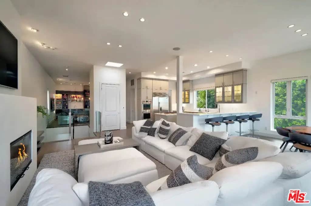 23935 De Ville Way, Malibu, CA — listing photo 1