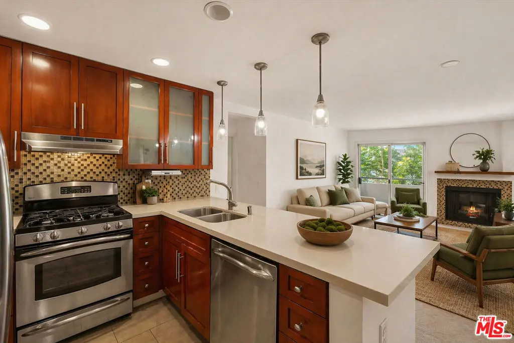 4702 Fulton Avenue 202, Sherman Oaks, CA — listing photo 1