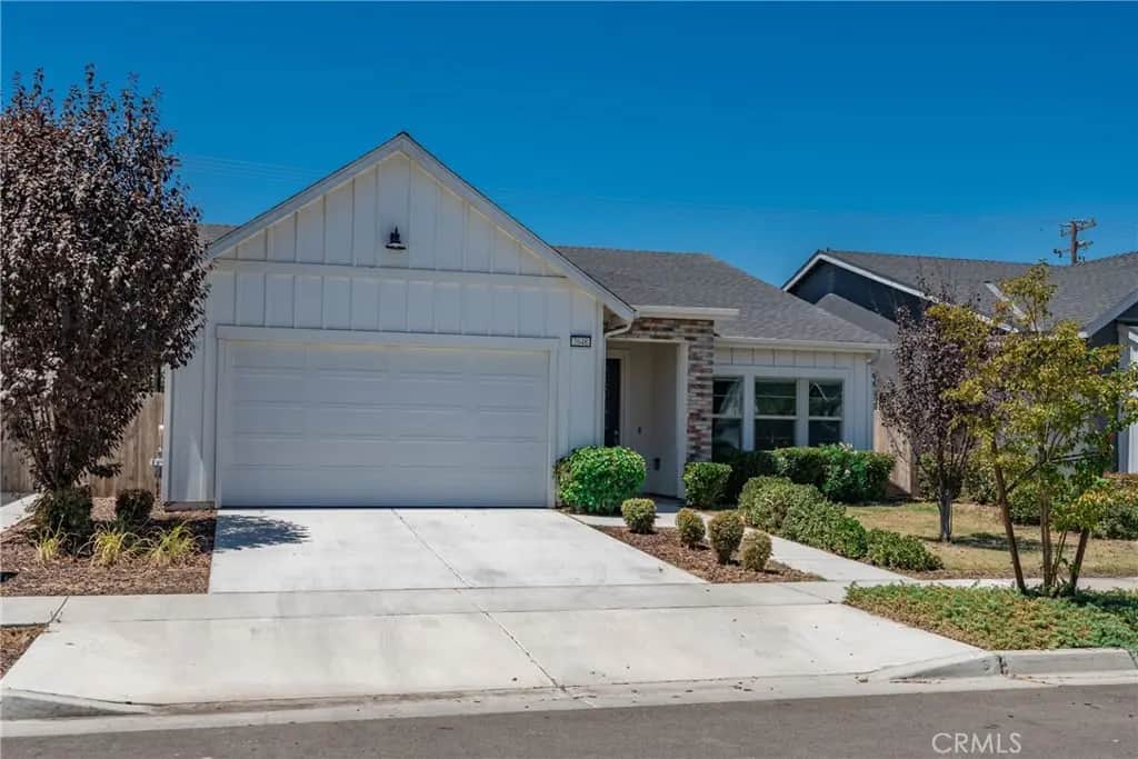 2048 N Mitchell Street, Hanford, CA — listing photo 1
