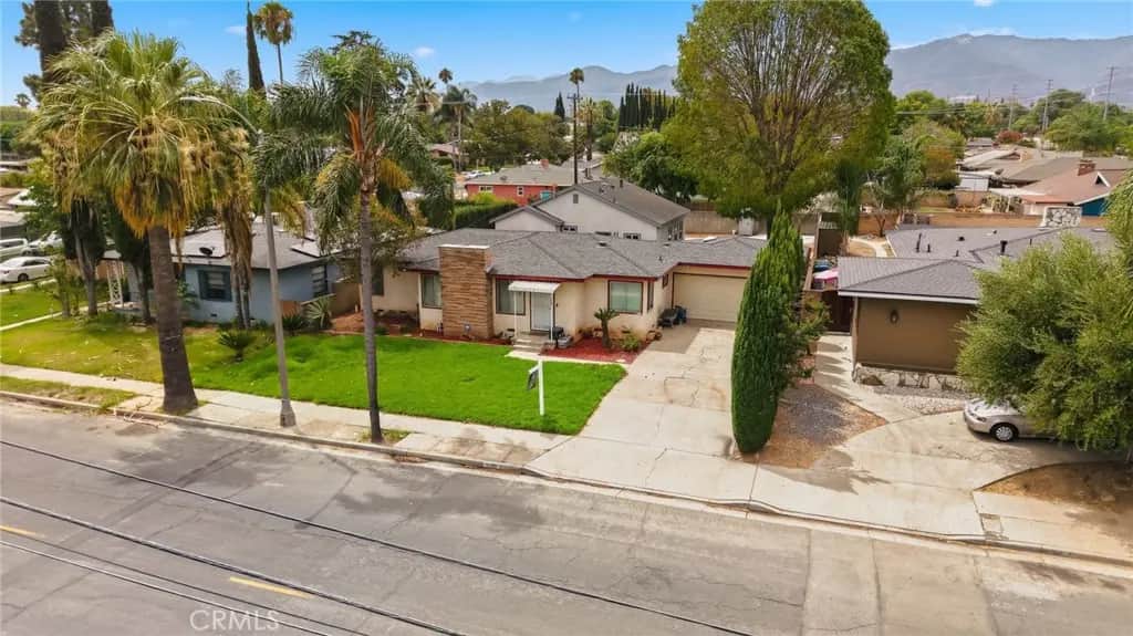 1050 W Olive Street, Corona, CA — listing photo 1