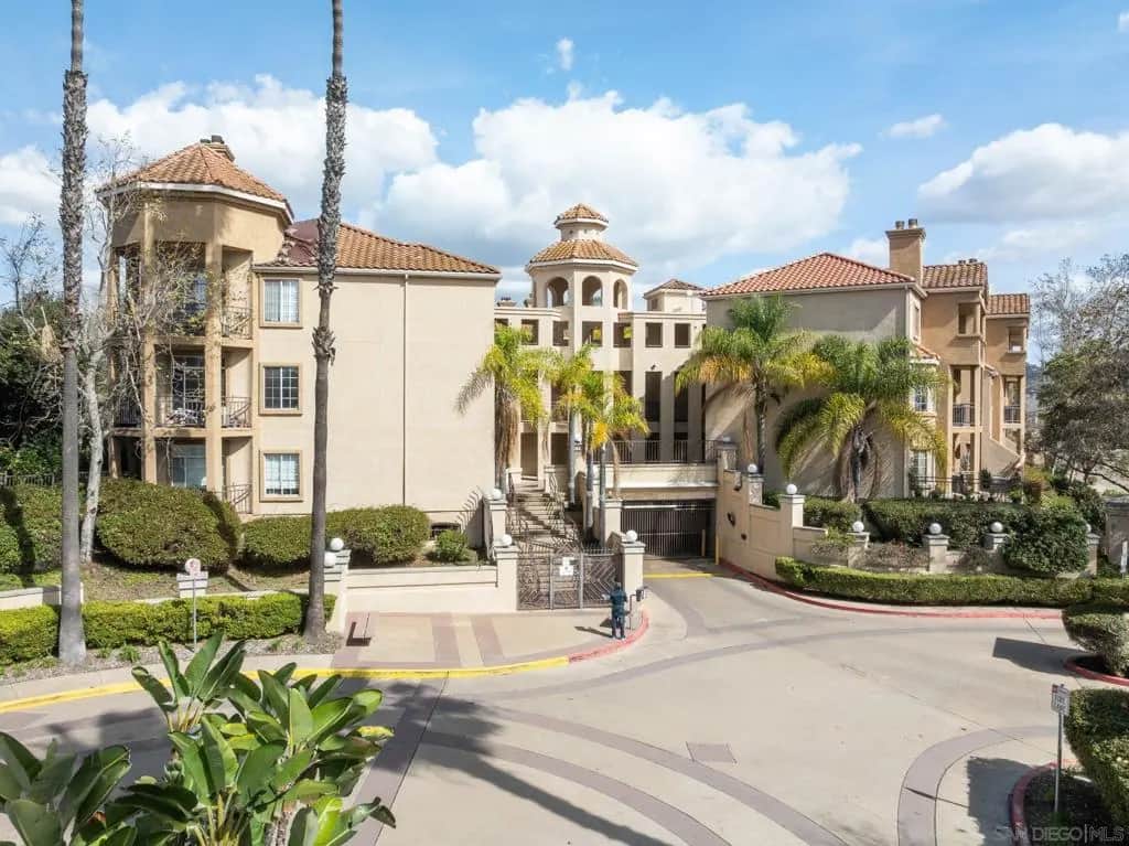 580 Camino de la Reina 321, San Diego, CA — listing photo 1