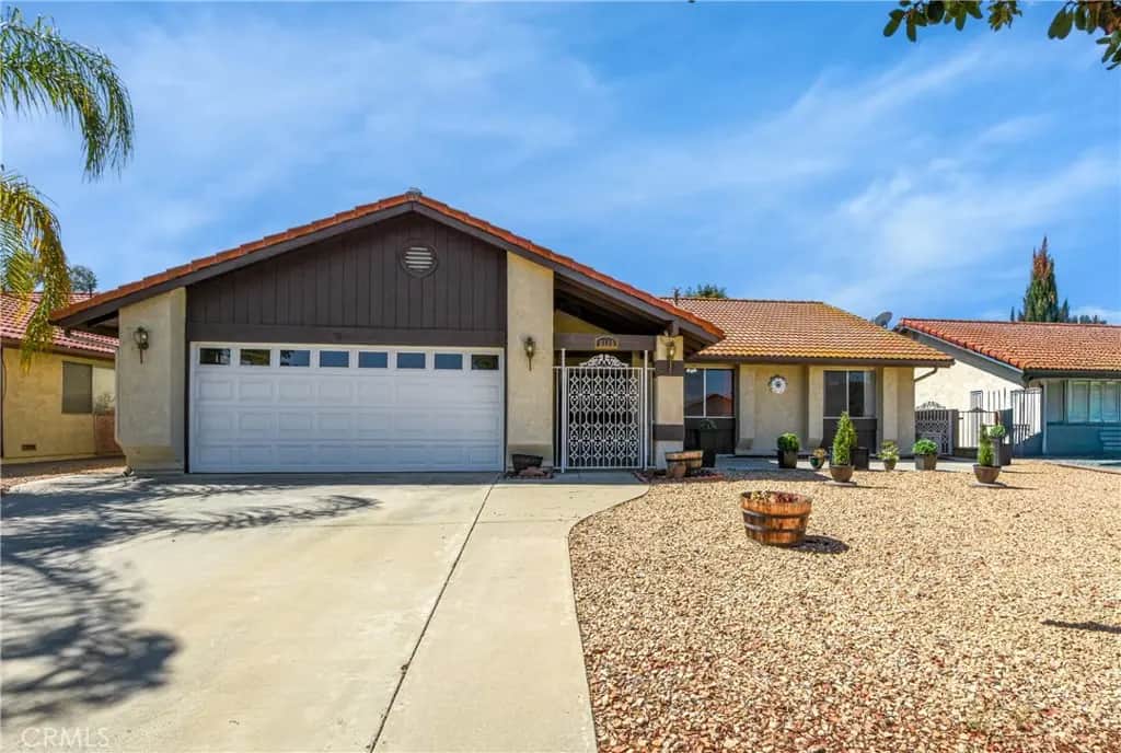 2115 Flame Tree, Hemet, CA — listing photo 1