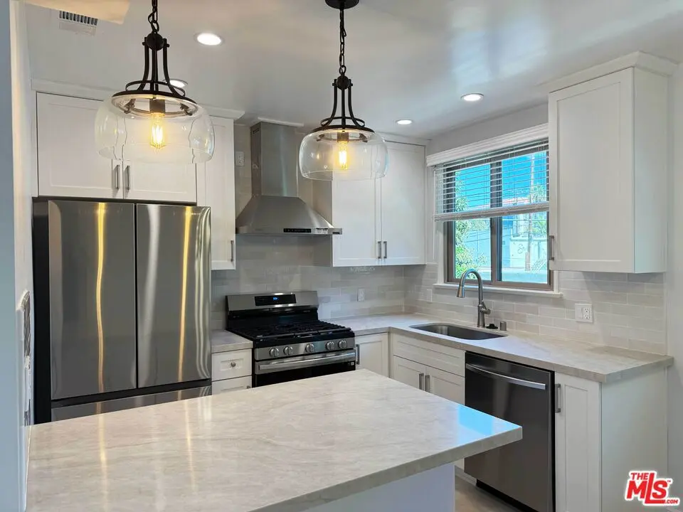 4125 1/2 W Toluca Lake Avenue, Burbank, CA — listing photo 1