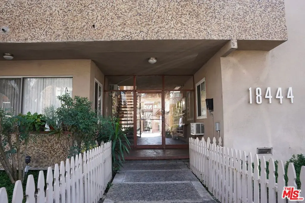 18444 Collins Street 4, Tarzana, CA — listing photo 1