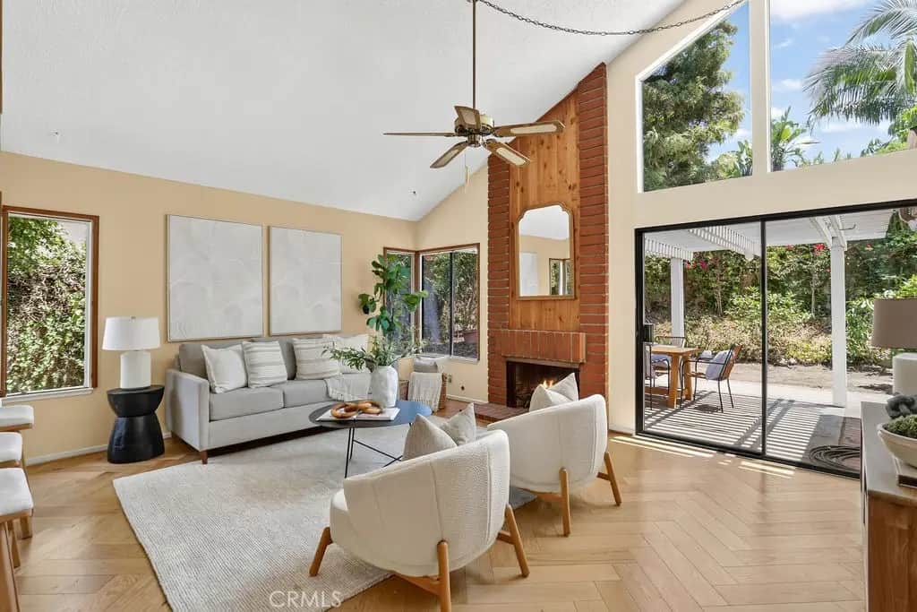 21 Glorieta W, Irvine, CA — listing photo 1
