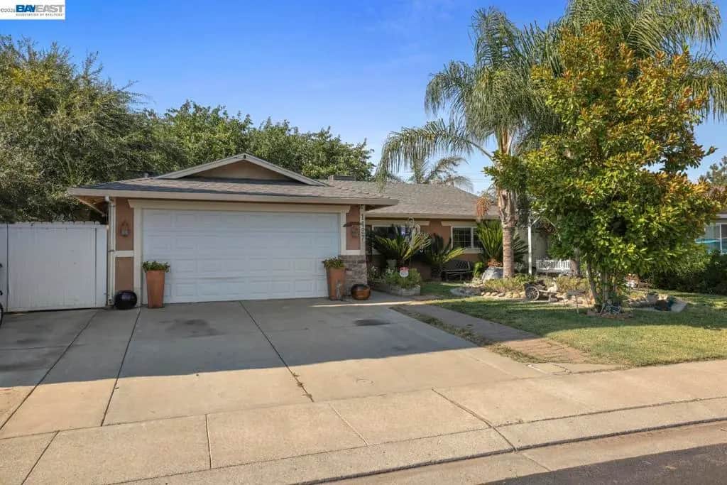 1427 Snyder St, Manteca, CA — listing photo 1
