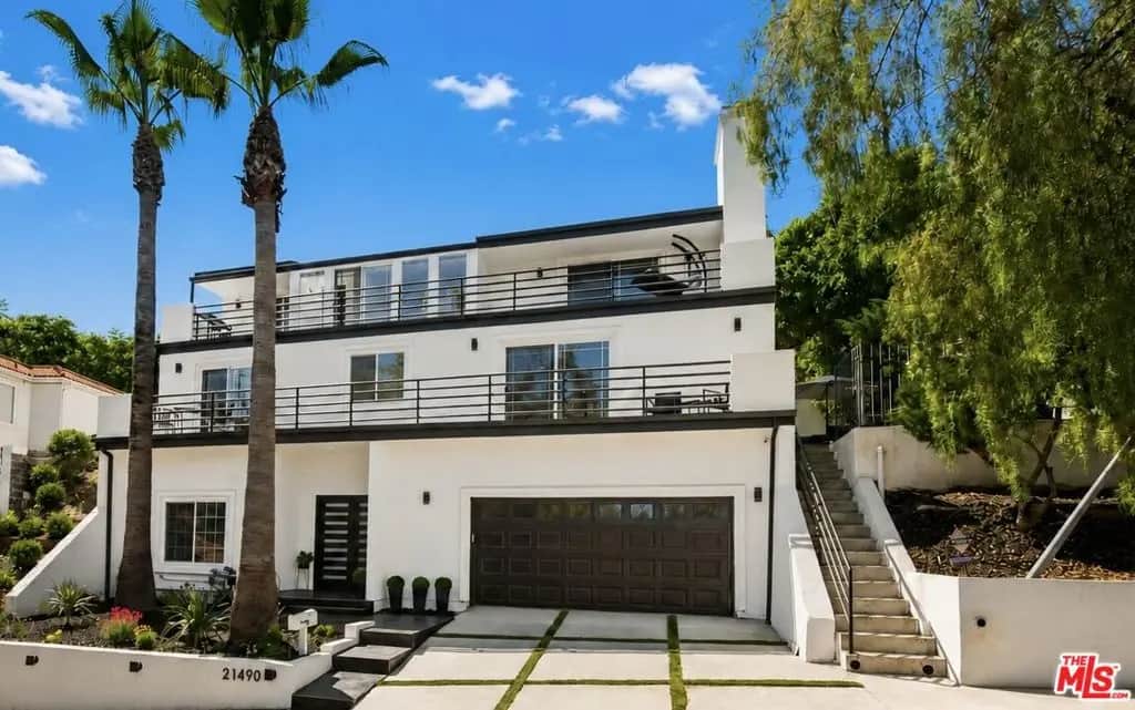 21490 Arcos Drive, Woodland Hills, CA — listing photo 1