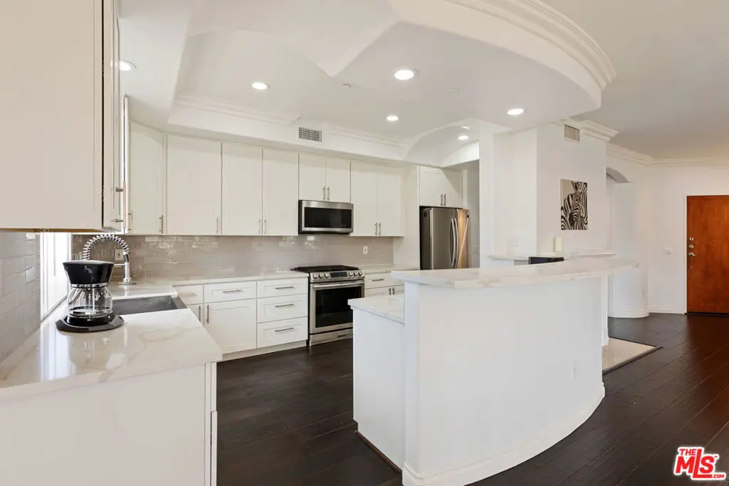 1862 S Bentley Avenue 202, Los Angeles, CA — listing photo 1