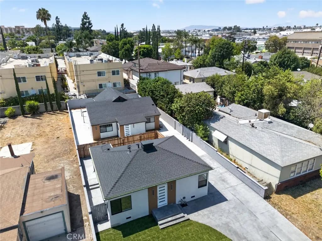 2325 N Naomi Street, Burbank, CA — listing photo 1