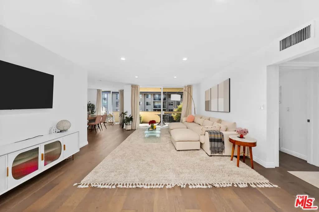 11970 Montana Avenue 207, Los Angeles, CA — listing photo 1