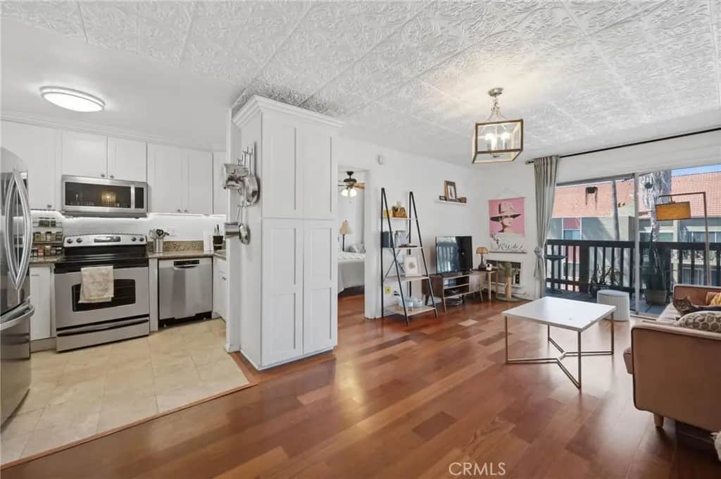 525 S Ardmore Avenue 320, Los Angeles, CA — listing photo 1