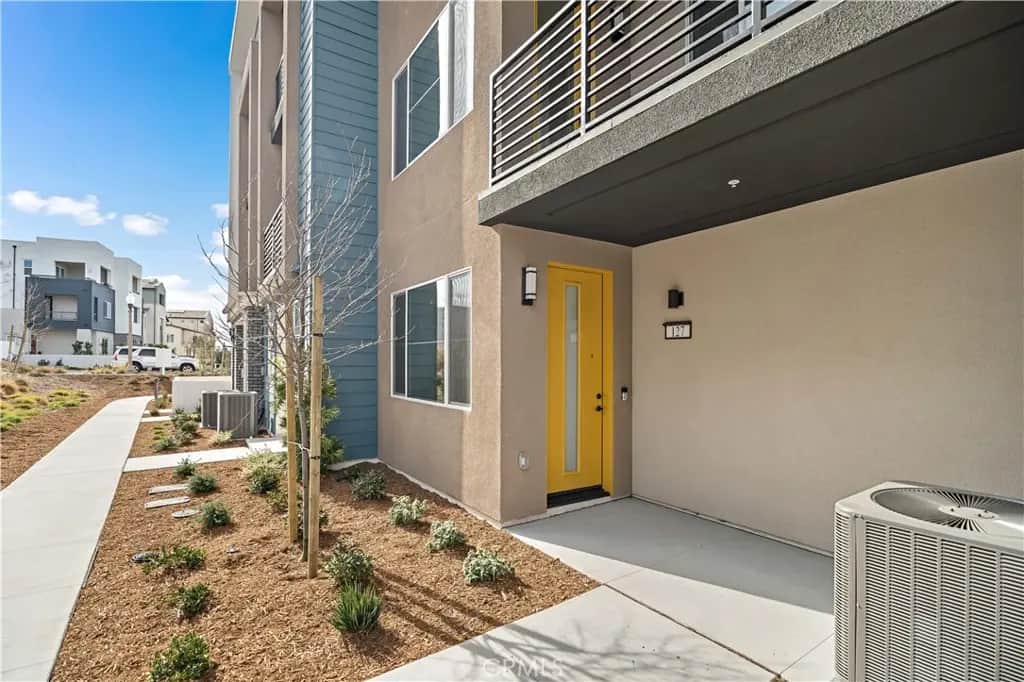 127 Culture, Irvine, CA — listing photo 1