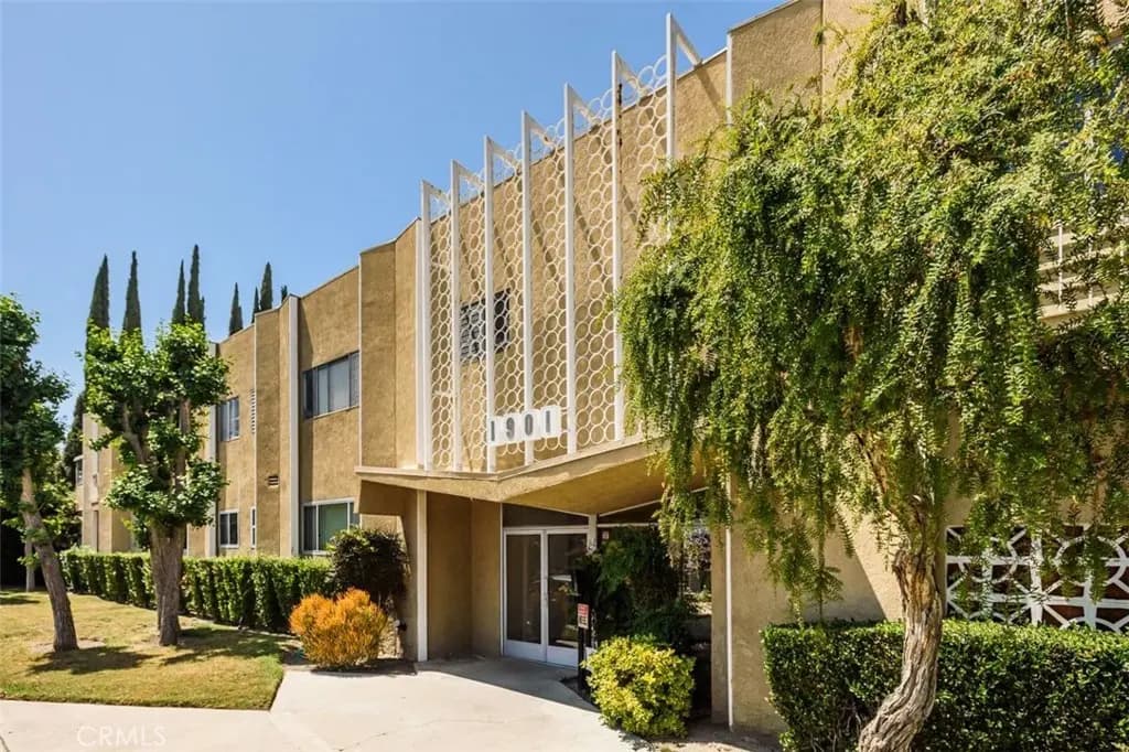 1901 Peyton Avenue W, Burbank, CA — listing photo 1