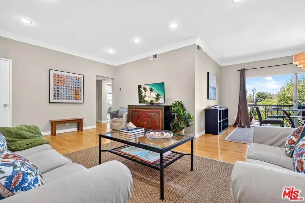 612 S Barrington Avenue 417, Los Angeles, CA — listing photo 1