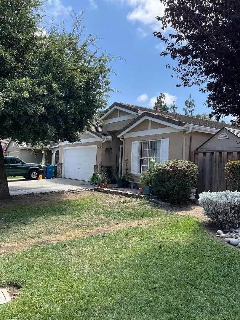 2560 Glenview Drive, Hollister, CA — listing photo 1