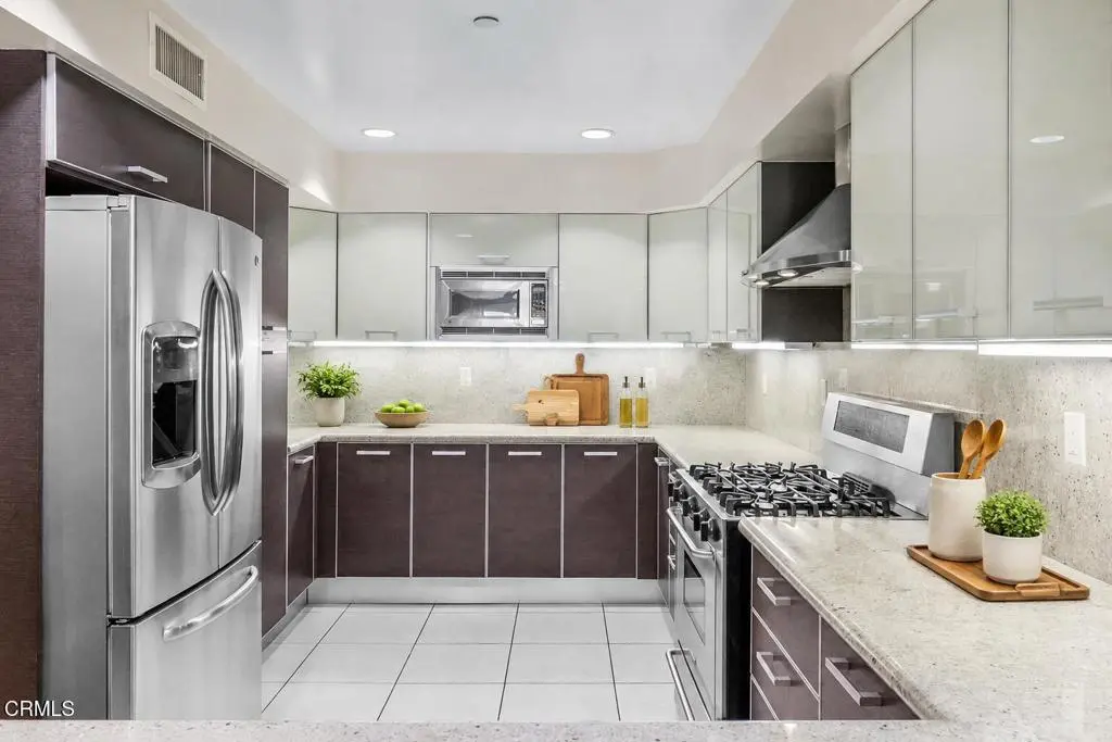 1353 N Fuller Avenue 204, Los Angeles, CA — listing photo 1