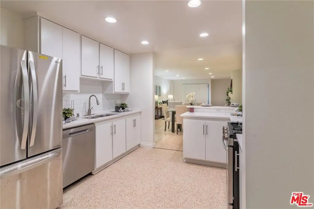 1940 N Highland Avenue 42, Los Angeles, CA — listing photo 1