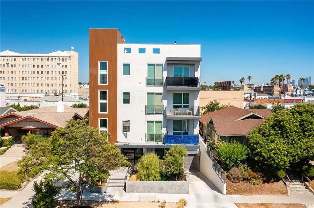 222 N Manhattan, Los Angeles, CA — listing photo 1