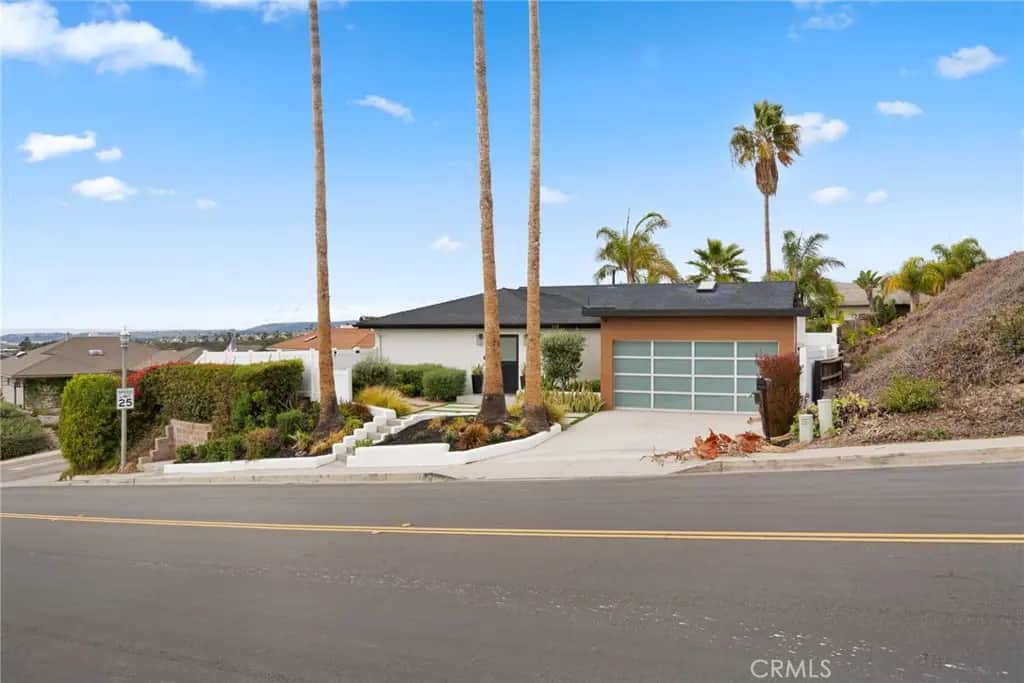 946 Avenida Presidio, San Clemente, CA — listing photo 1