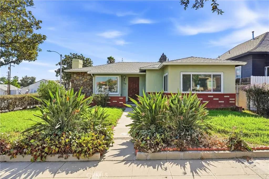 501 S Victoria, Corona, CA — listing photo 1