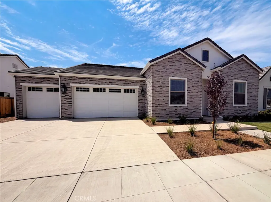 2262 N Marion, Clovis, CA — listing photo 1