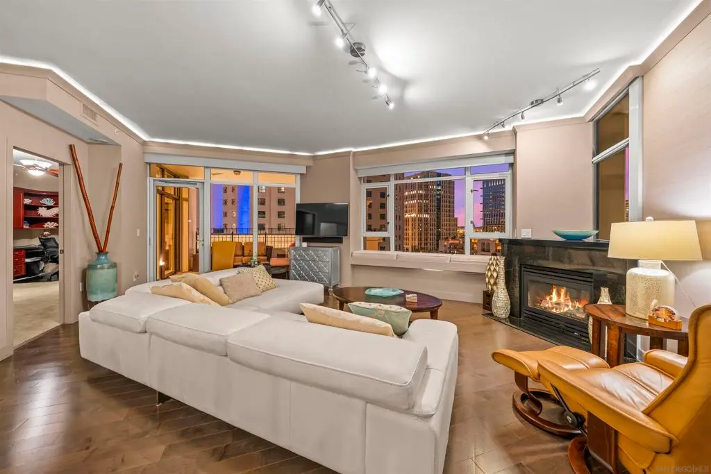 700 W Harbor Drive 805, San Diego, CA — listing photo 1