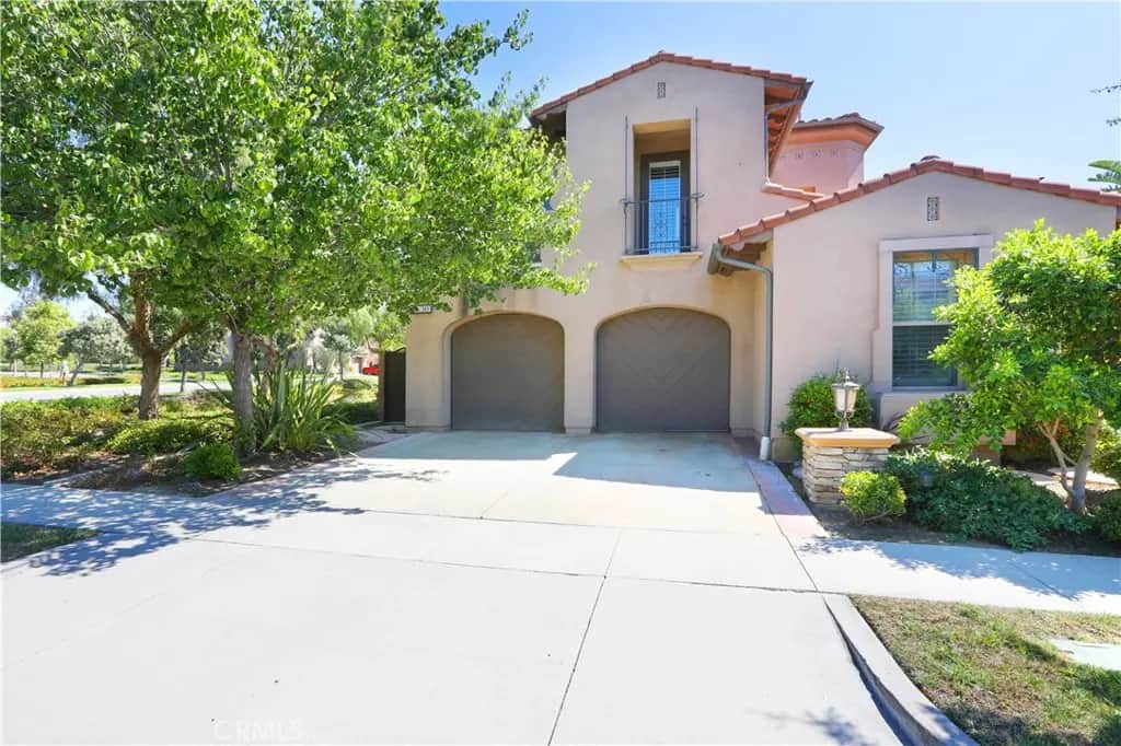 30 Shaman, Irvine, CA — listing photo 1