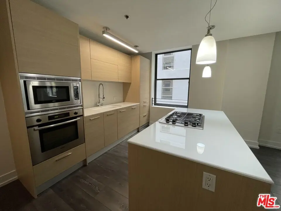 727 W 7th Street 924, Los Angeles, CA — listing photo 1