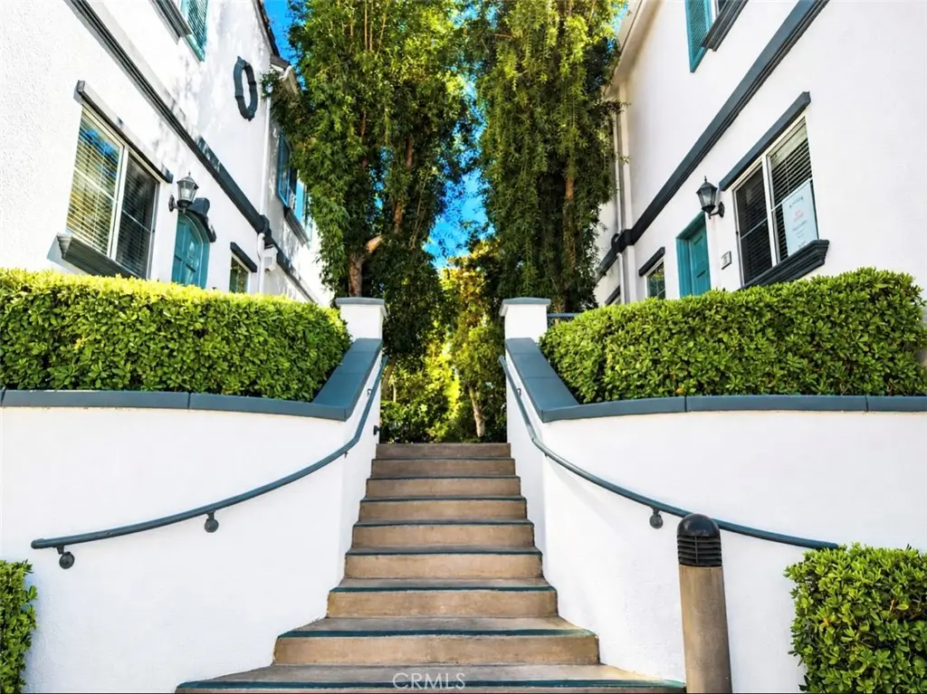 9301 Shirley Avenue 16, Northridge, CA — listing photo 1