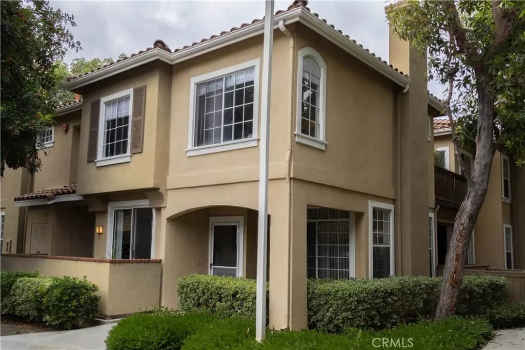 251 Gallery, Tustin, CA — listing photo 1