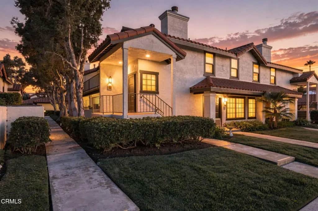 2226 Martinique Lane, Oxnard, CA — listing photo 1