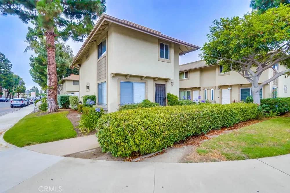9502 Pettswood Dr 7, Huntington Beach, CA — listing photo 1