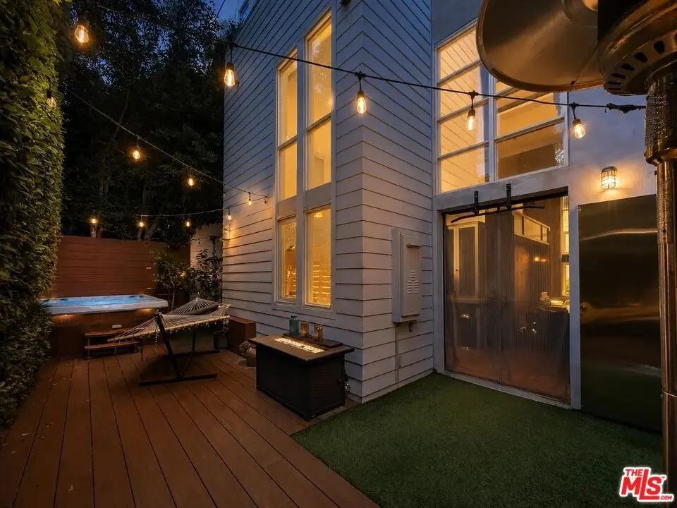 1037 N Laurel Avenue 10, West Hollywood, CA — listing photo 1