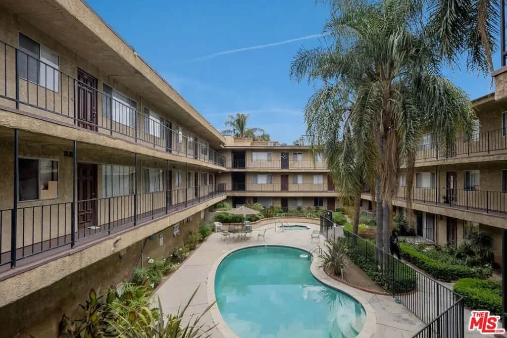 8505 Columbus Avenue 307, Los Angeles, CA — listing photo 1