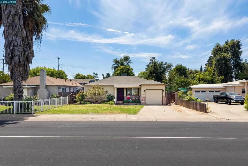 606 W Turner Rd, Lodi, CA — listing photo 1
