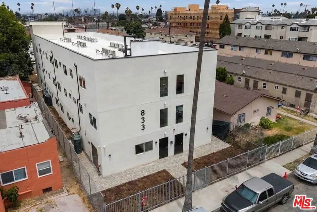 833 W 84th Street, Los Angeles, CA — listing photo 1