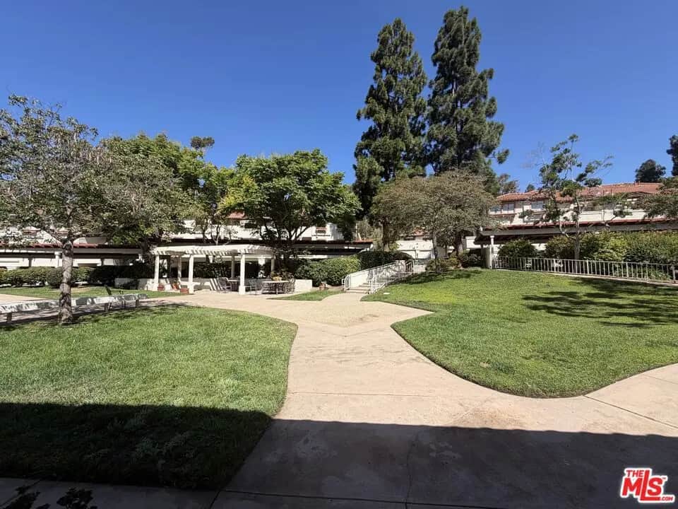501 Palisades Drive 309, Los Angeles, CA — listing photo 1