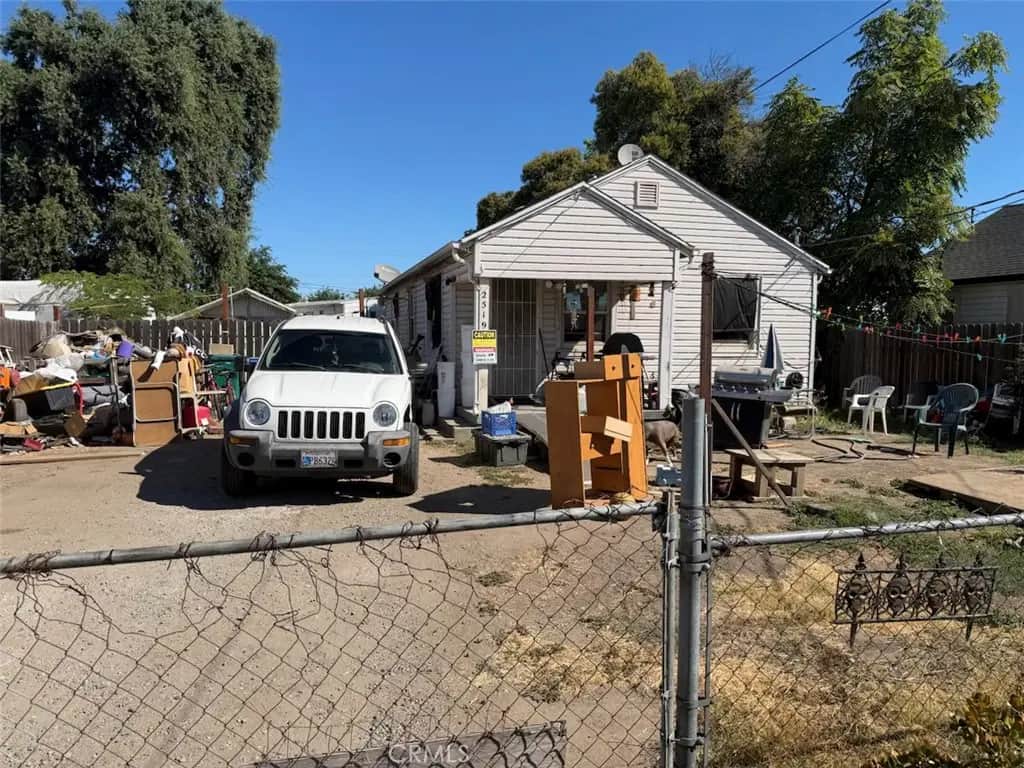 2519 E Lindsay Street, Stockton, CA — listing photo 1