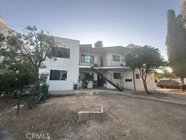 5210 Oakland, Los Angeles, CA — listing photo 1