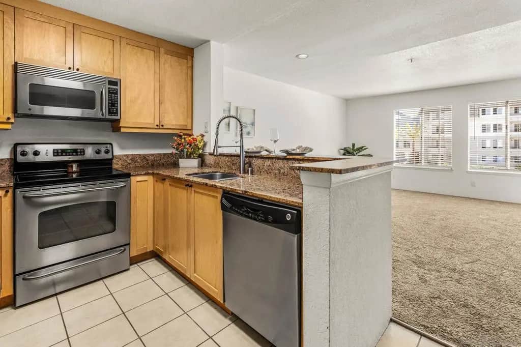 8889 Caminito Plaza Centro 7225, San Diego, CA — listing photo 1