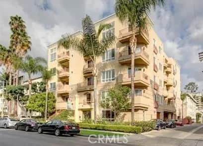 320 S Willaman Drive 302, Los Angeles, CA — listing photo 1