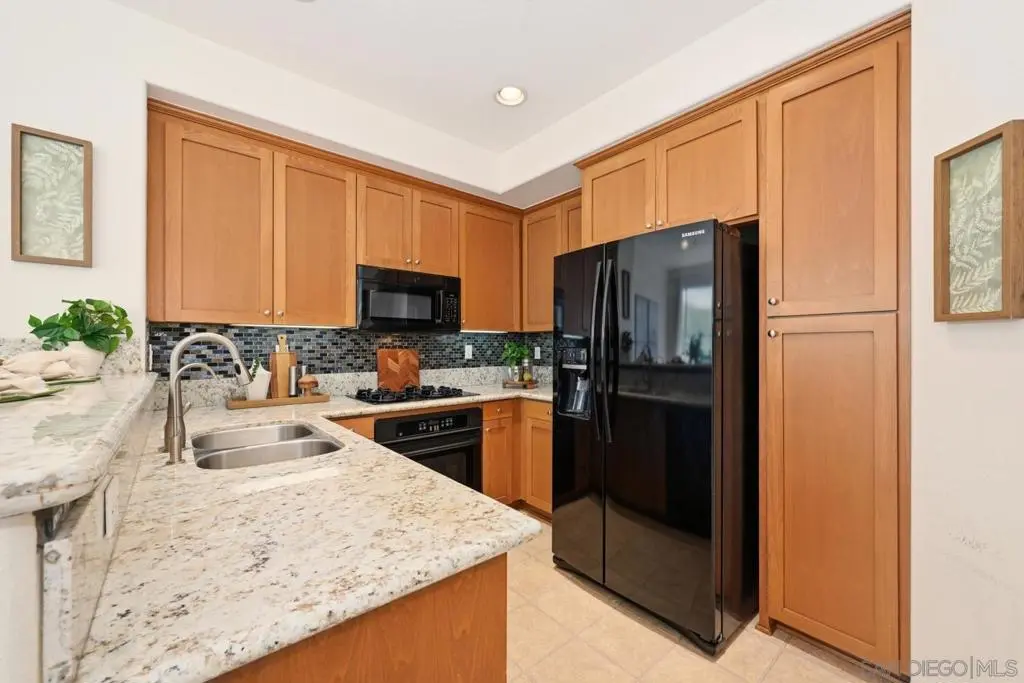4611 Central Plaza, San Diego, CA — listing photo 1