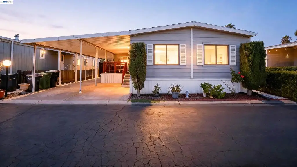 812 W Clover Rd, Tracy, CA — listing photo 1