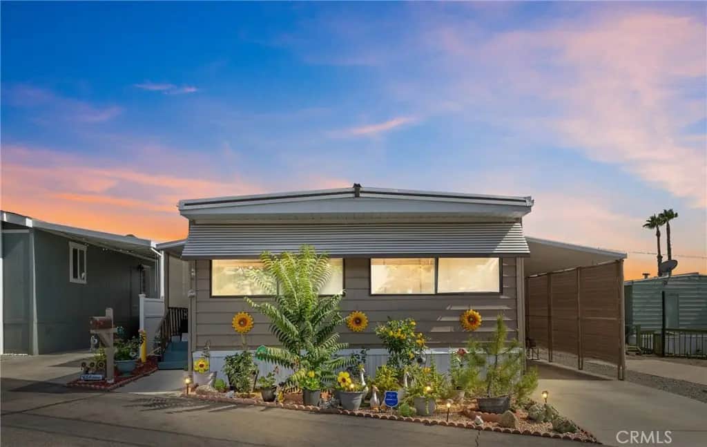 1700 S State Street 6, Hemet, CA — listing photo 1